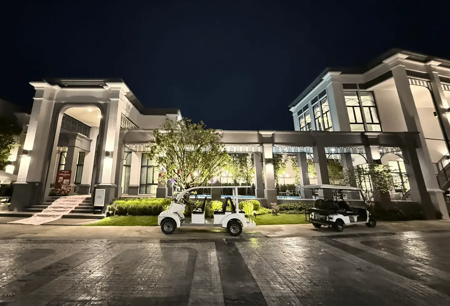 ผลงาน สโมสร + ซุ้ม โกลดีน่าสาทร